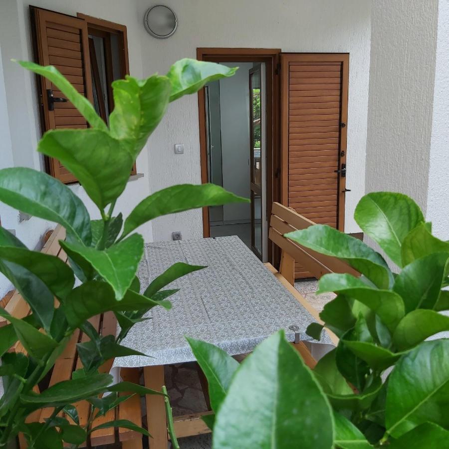 Apartmaji V Izoli Babic, Simonov Zaliv Izola Exteriér fotografie