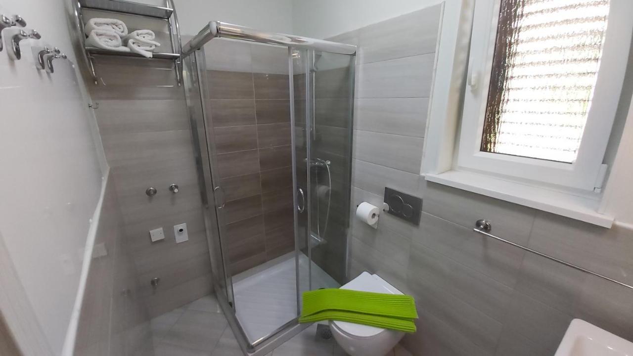 Apartmaji V Izoli Babic, Simonov Zaliv Izola Exteriér fotografie